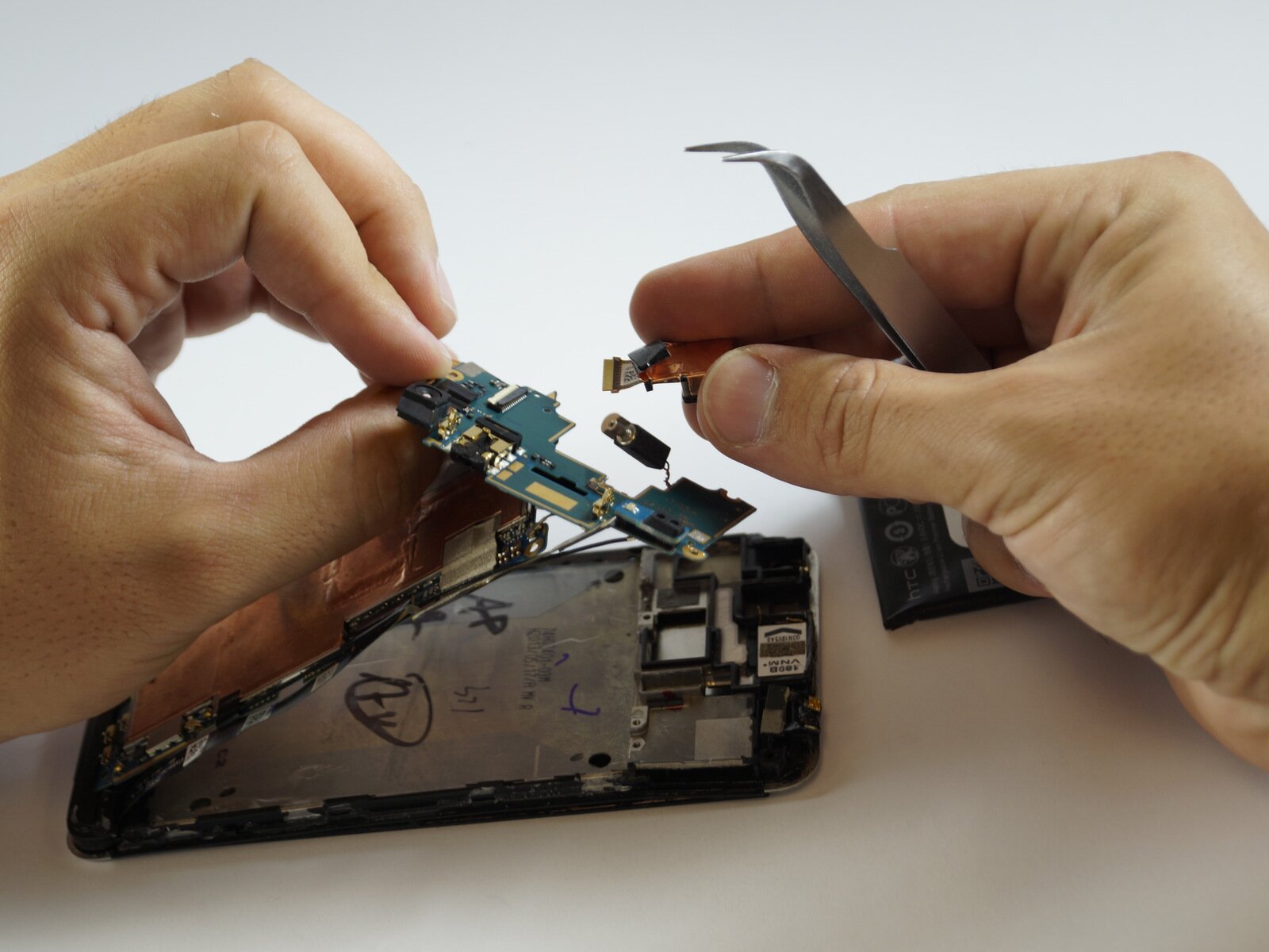 Замена динамика на htc